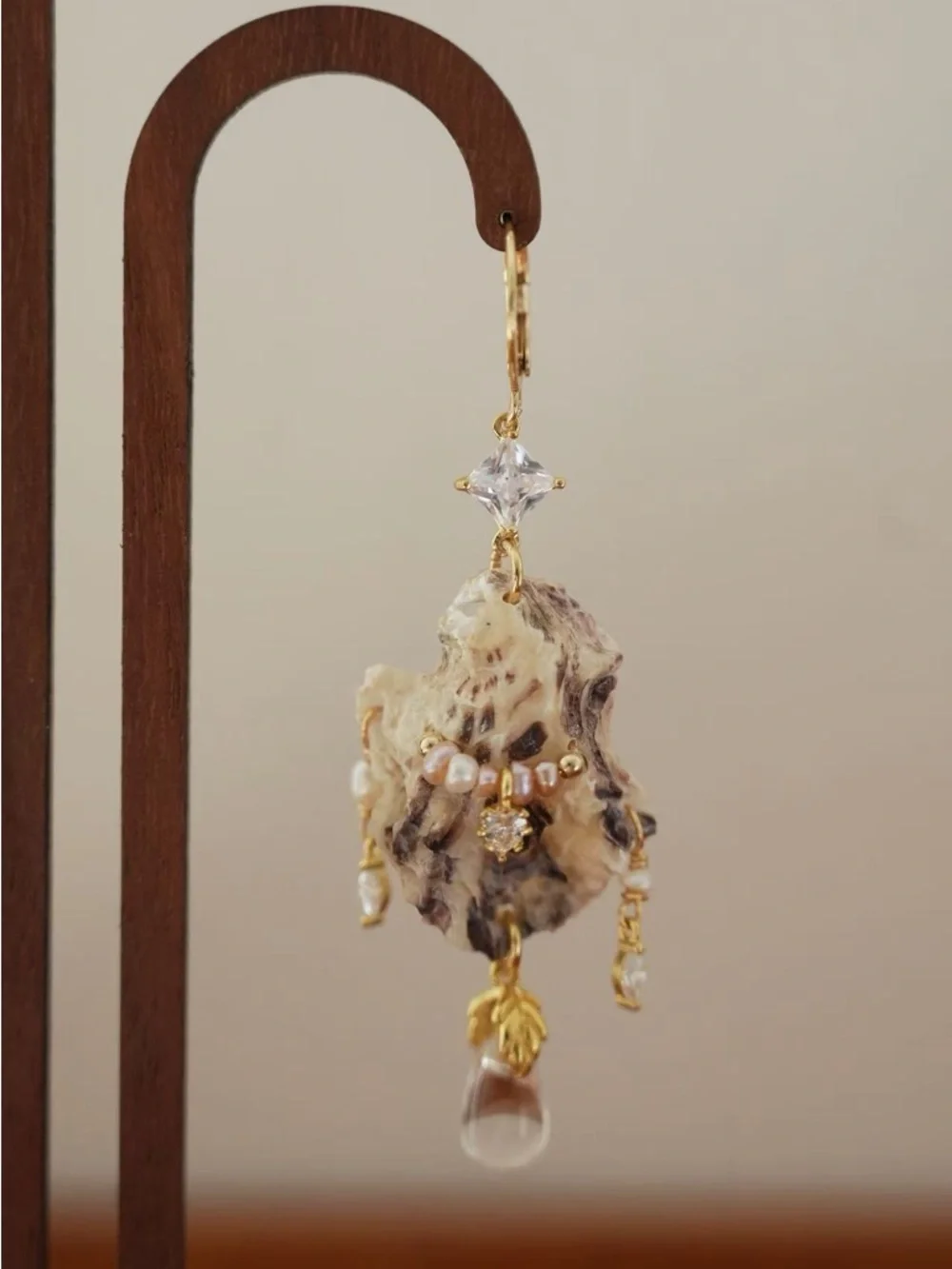 Gold and Pearl Shell Drop Earrings -‎ Women Jewelry